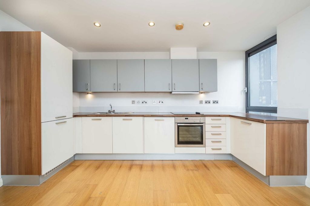 Property photo 3 of 6