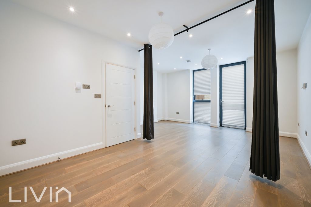 Property photo 2 of 8 2