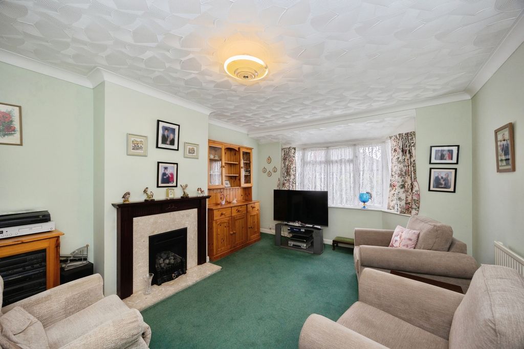 Property photo 2 of 17 Photo