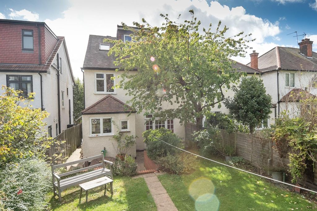 Property photo 3 of 18 Garden Reverse