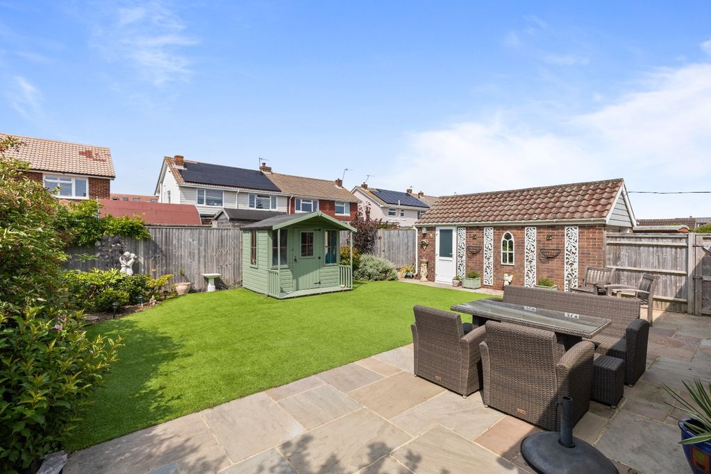 Property photo 2 of 13 4252454