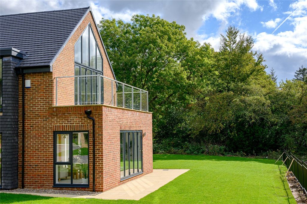 Property photo 3 of 54 Symeon Manor