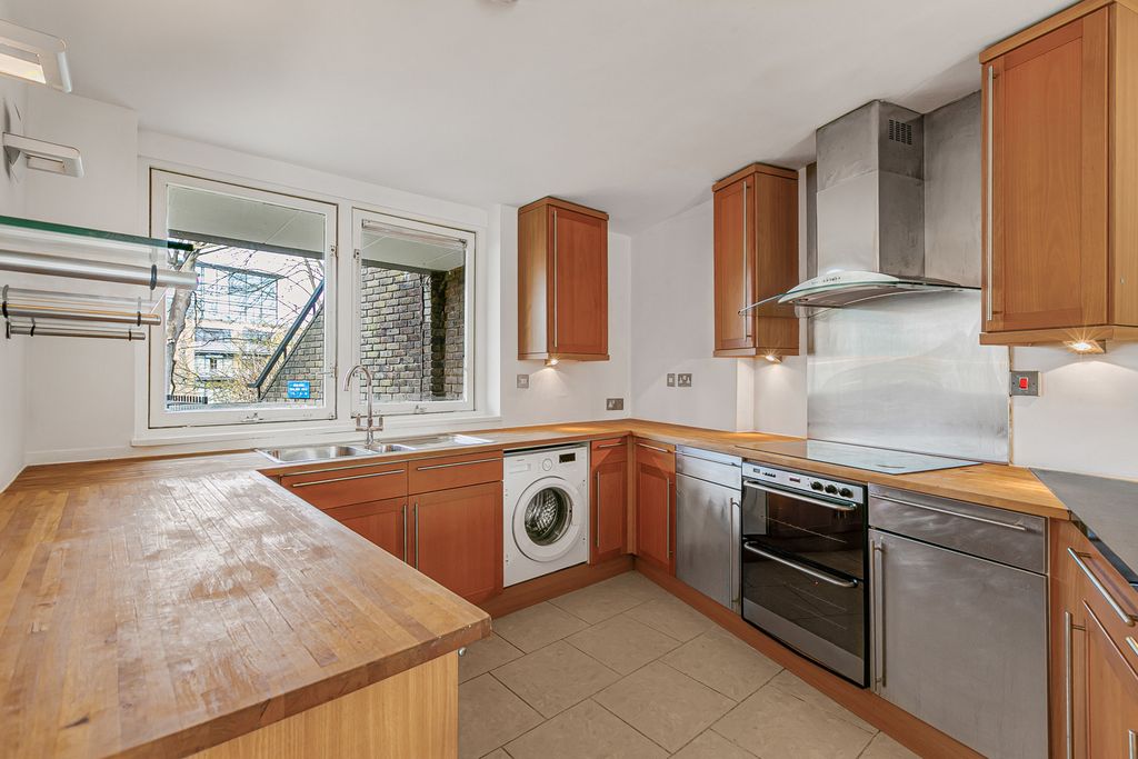 Property photo 2 of 23 Reception/Kitchen