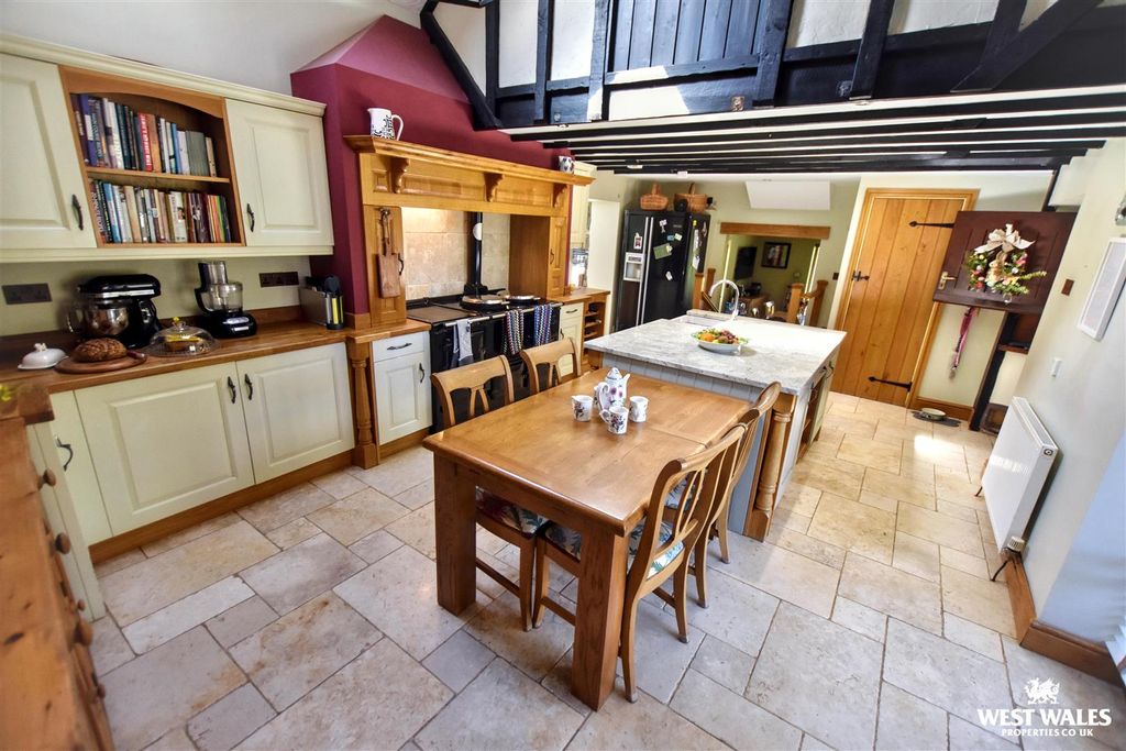 Property photo 3 of 34 21 (2).Jpg