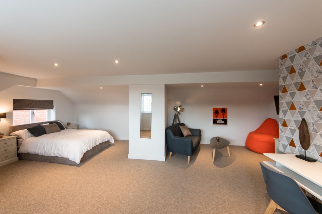 Property photo 1 of 34