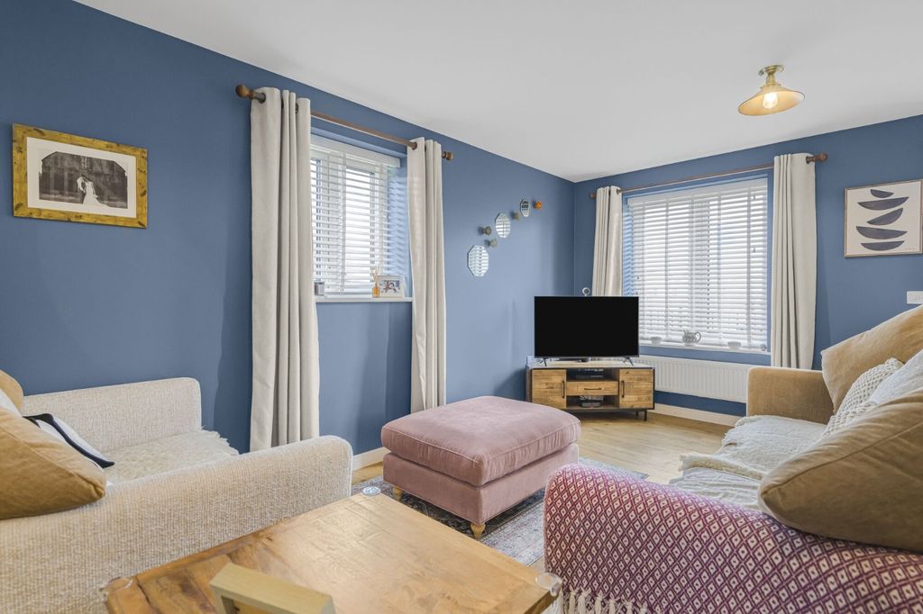 Property photo 2 of 18 Living Room