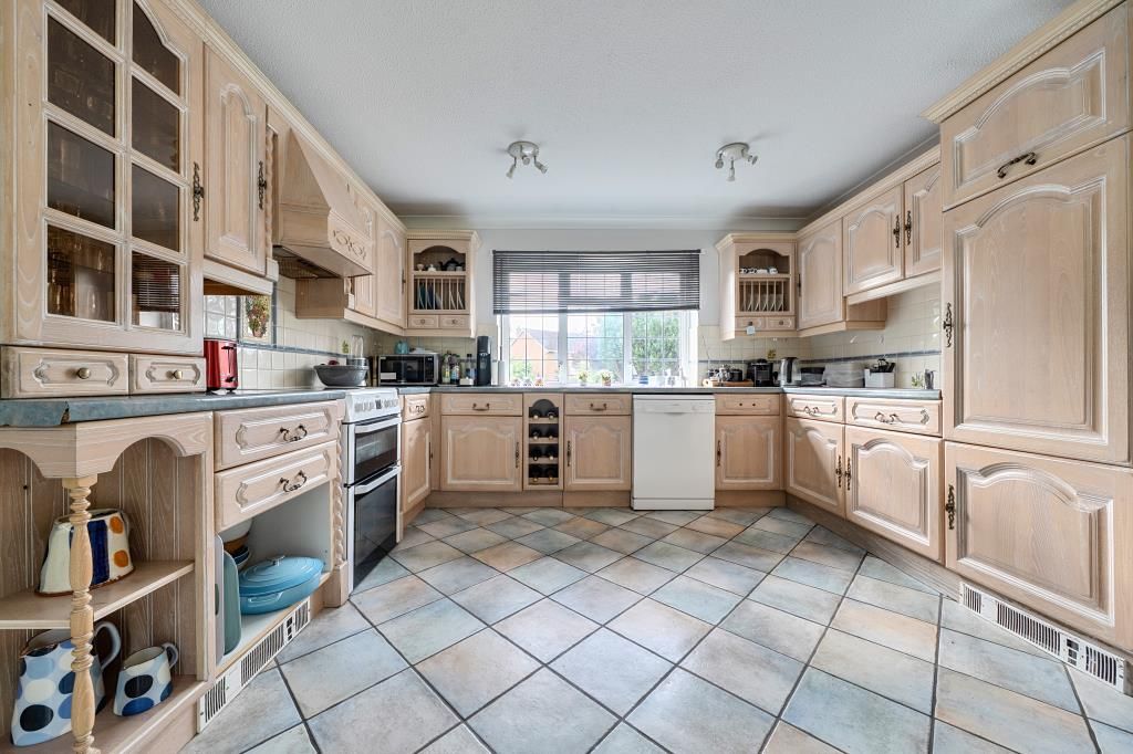 Property photo 2 of 18 Kitchen