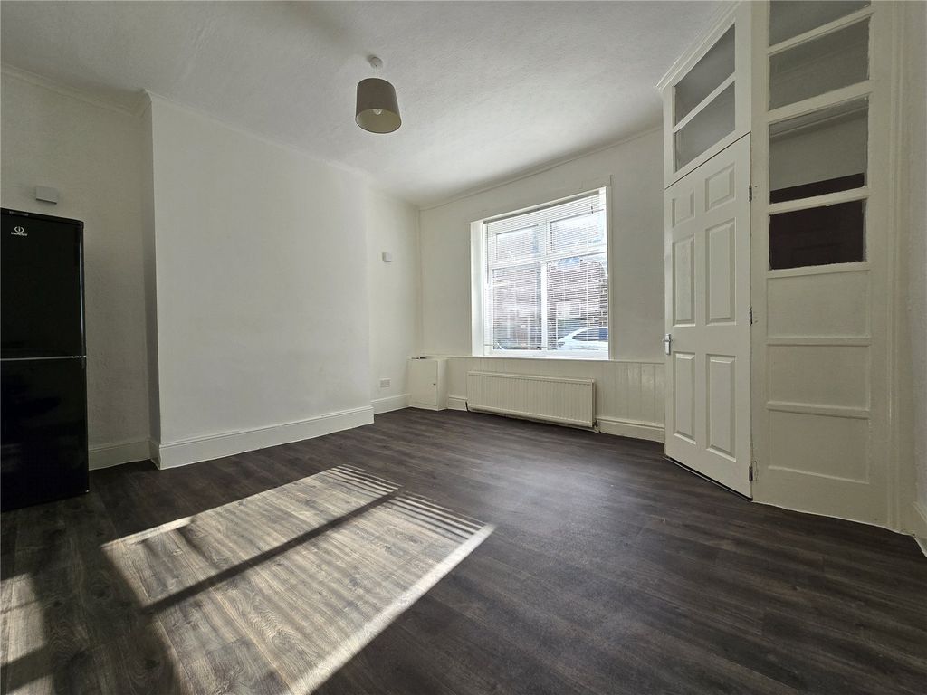 Property photo 2 of 13 Lounge