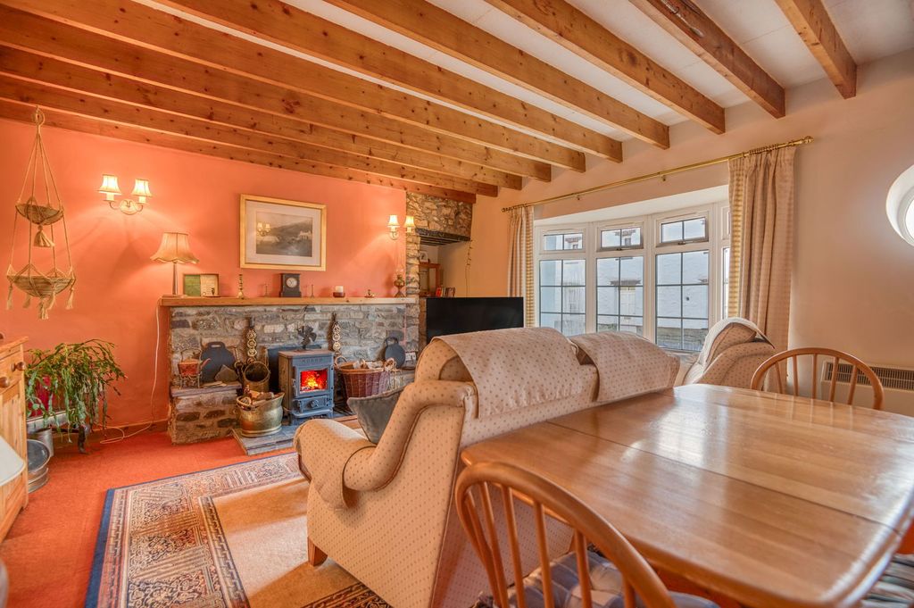 Property photo 3 of 28