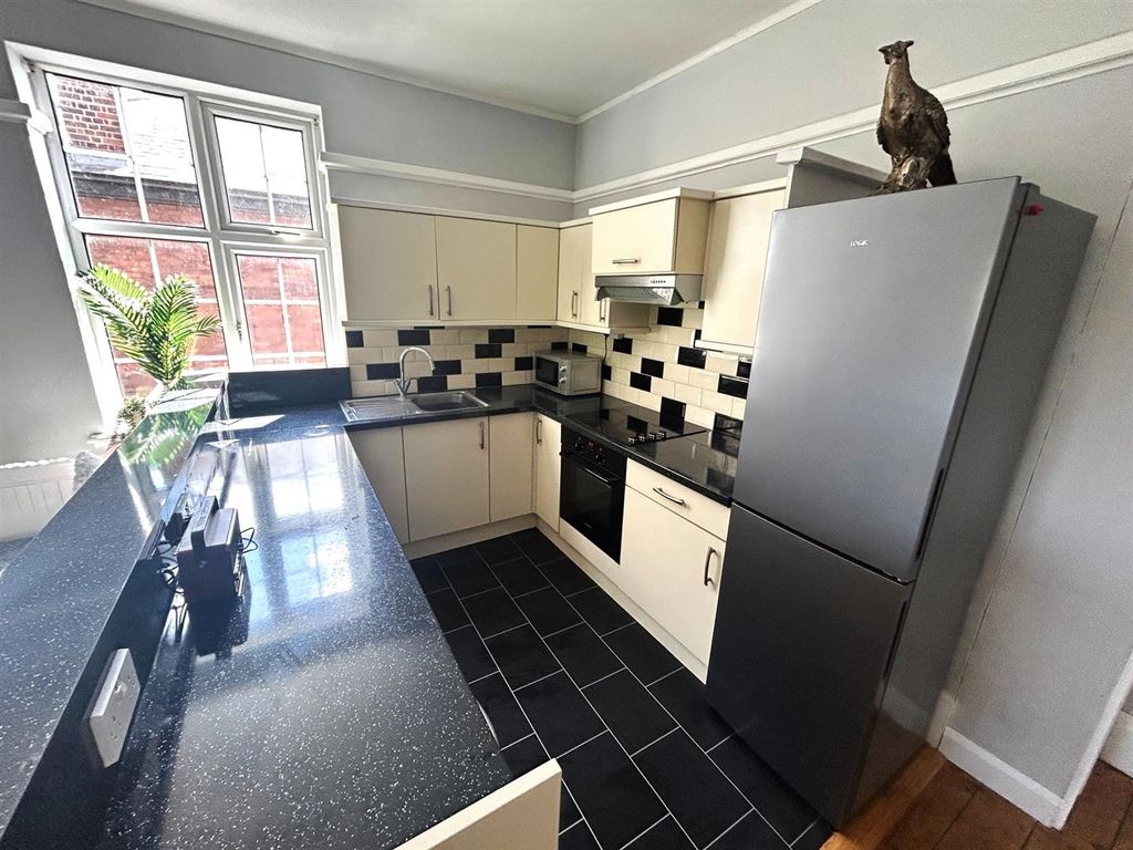 Property photo 2 of 9 Kitchen.Jpg