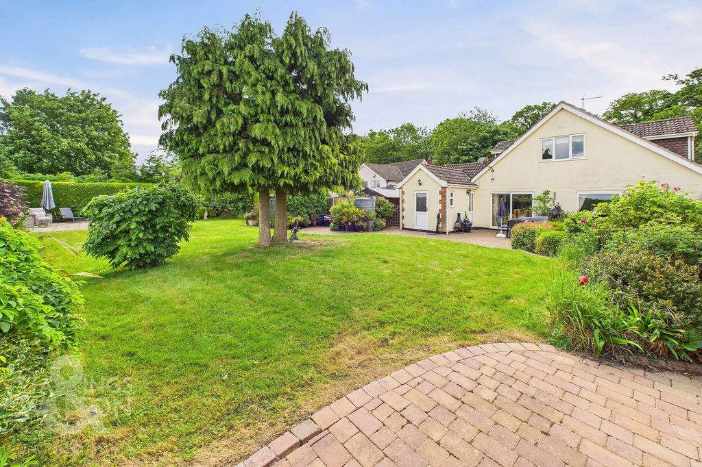 Property photo 1 of 27