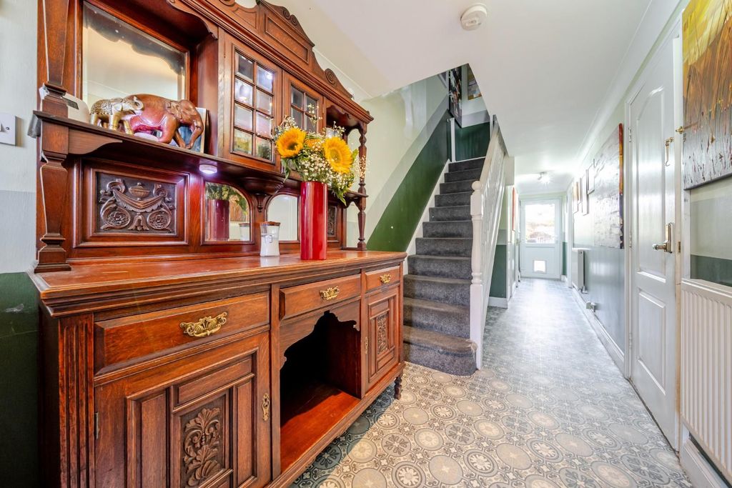 Property photo 2 of 21 1348163-9-68B6B57B442De.Jpg