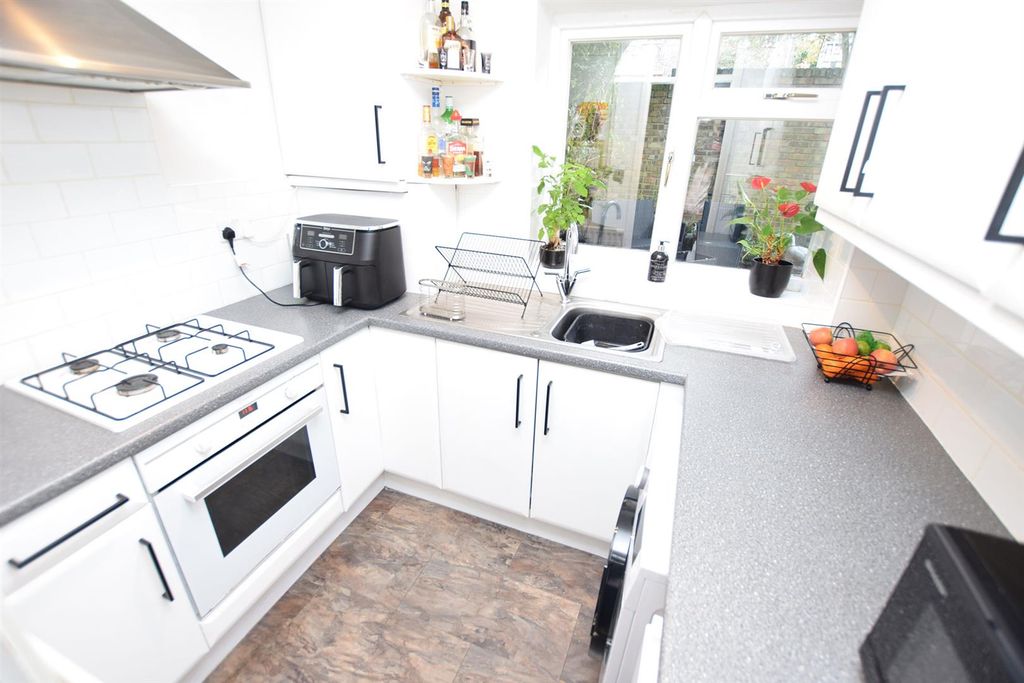 Property photo 2 of 8 Kitchen(2025)