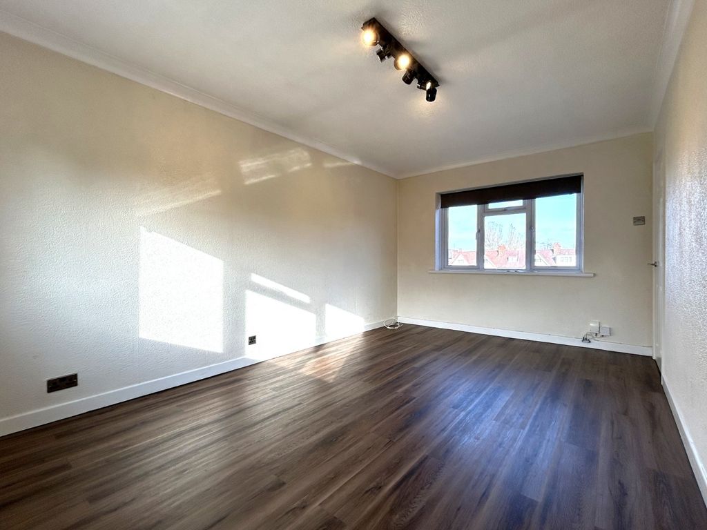 Property photo 3 of 7 Picture No. 15