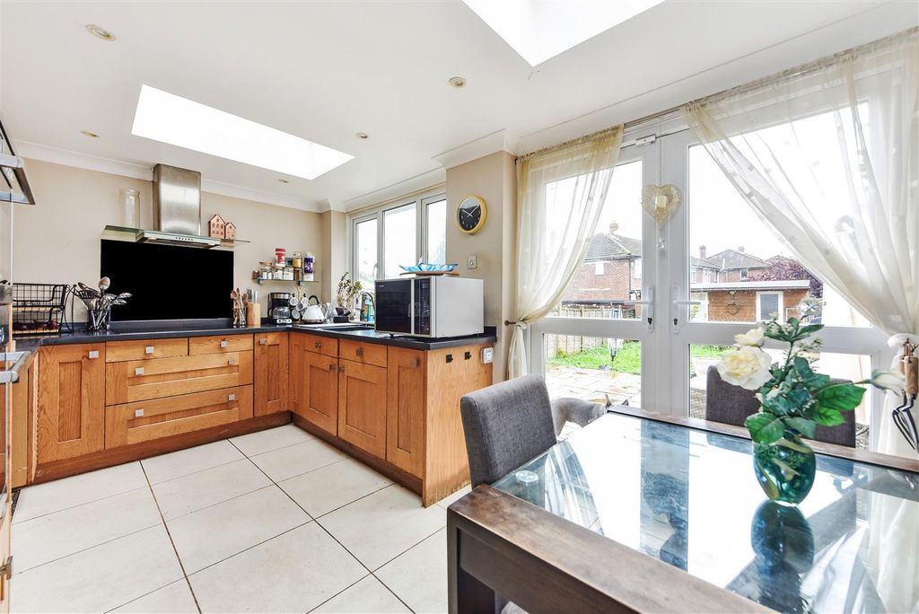 Property photo 2 of 22 Kitchen Diner Out To Garden.Jpg