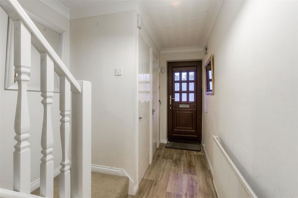 Property photo 2 of 10 Cambridge Street Entrance