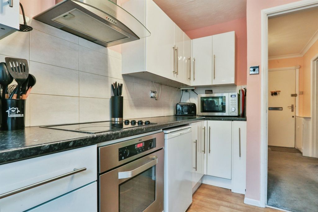 Property photo 3 of 14