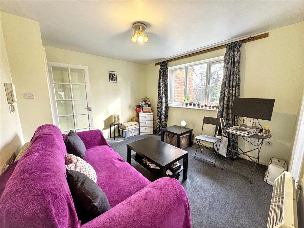 Property photo 2 of 7 Lounge