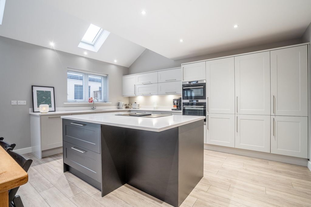 Property photo 2 of 27 Kitchen