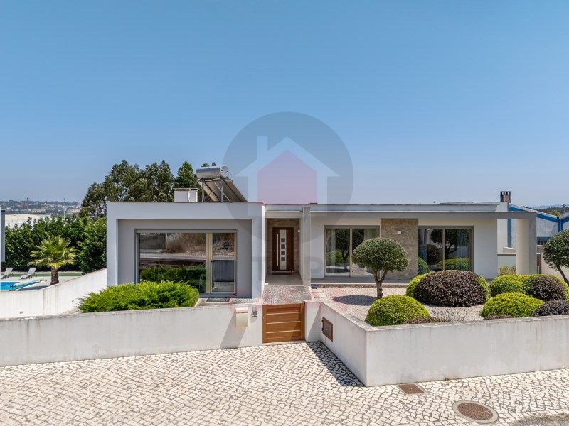 Property photo 2 of 36