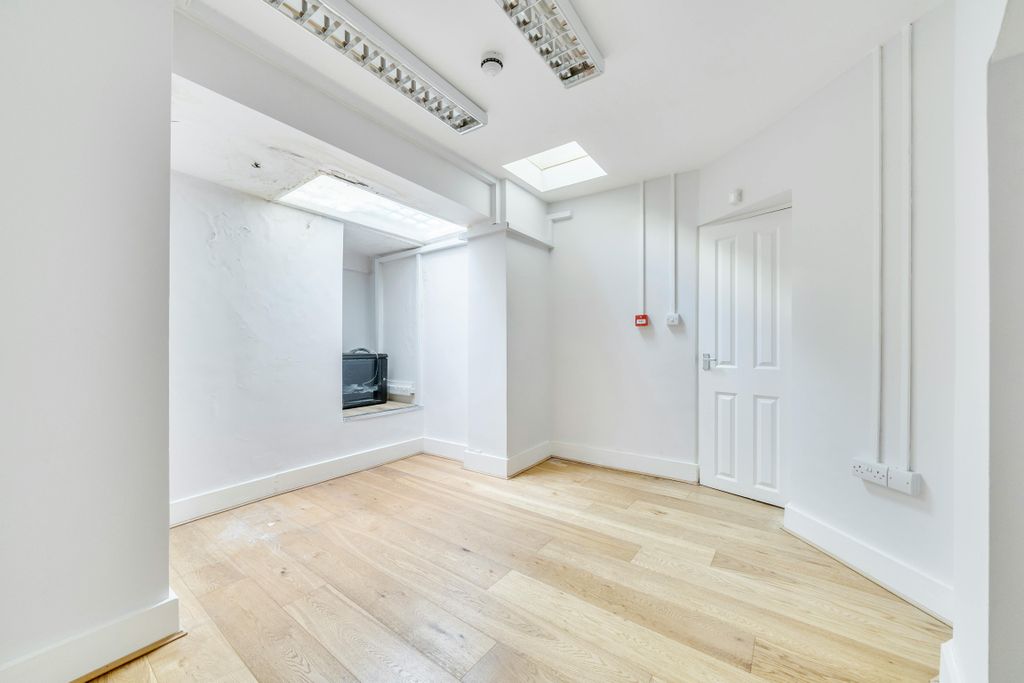 Property photo 3 of 8 1350340768c2F5B46F05E.Jpg