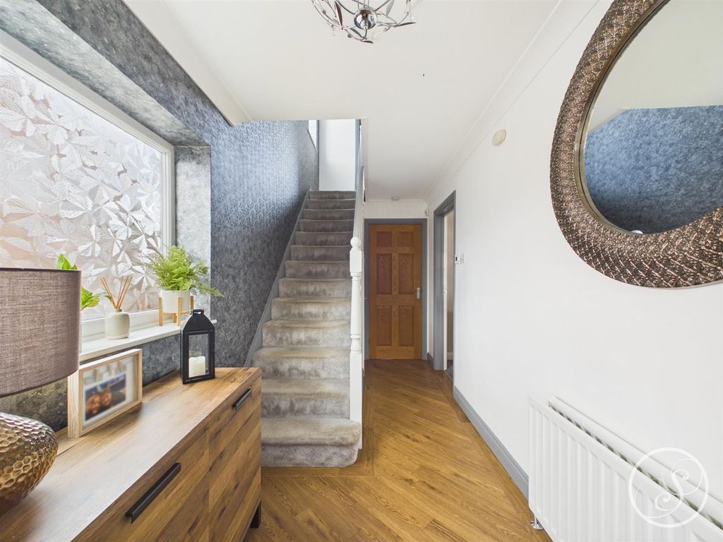 Property photo 2 of 16 Entrance Hallway