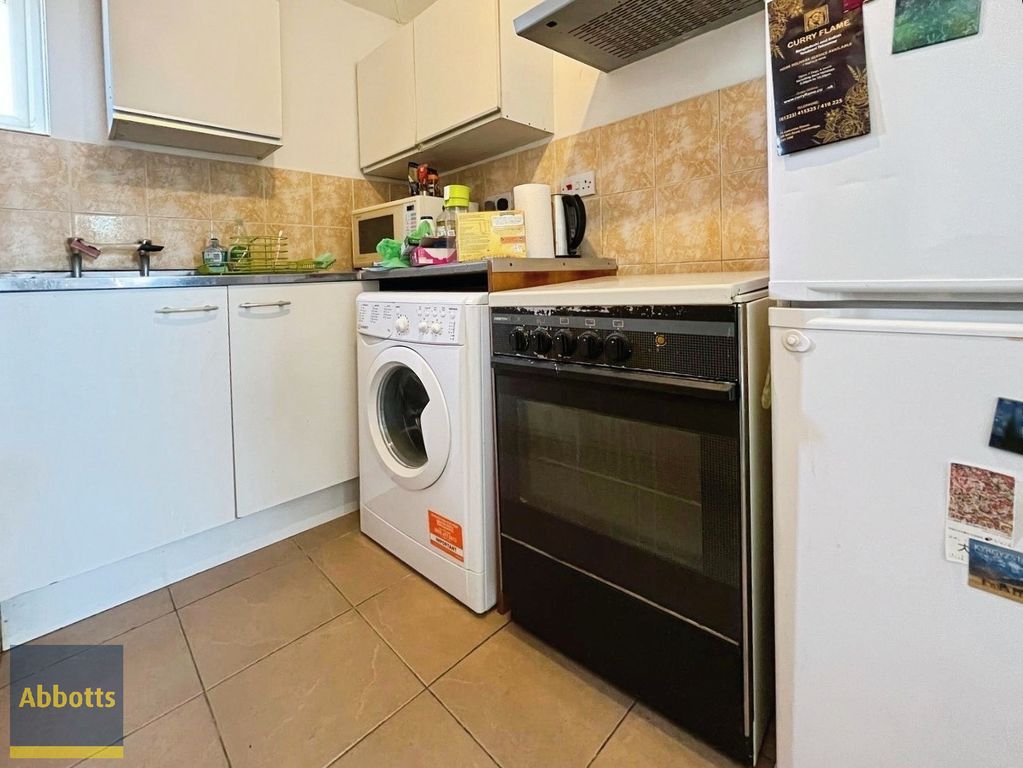 Property photo 3 of 6 Kitchen