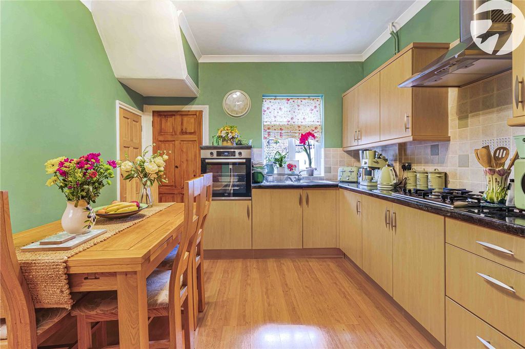 Property photo 2 of 17 Picture No. 12