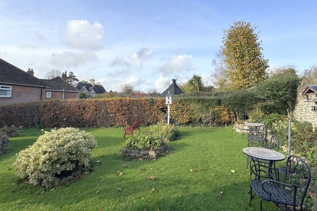 Property photo 2 of 14 Picture No. 18