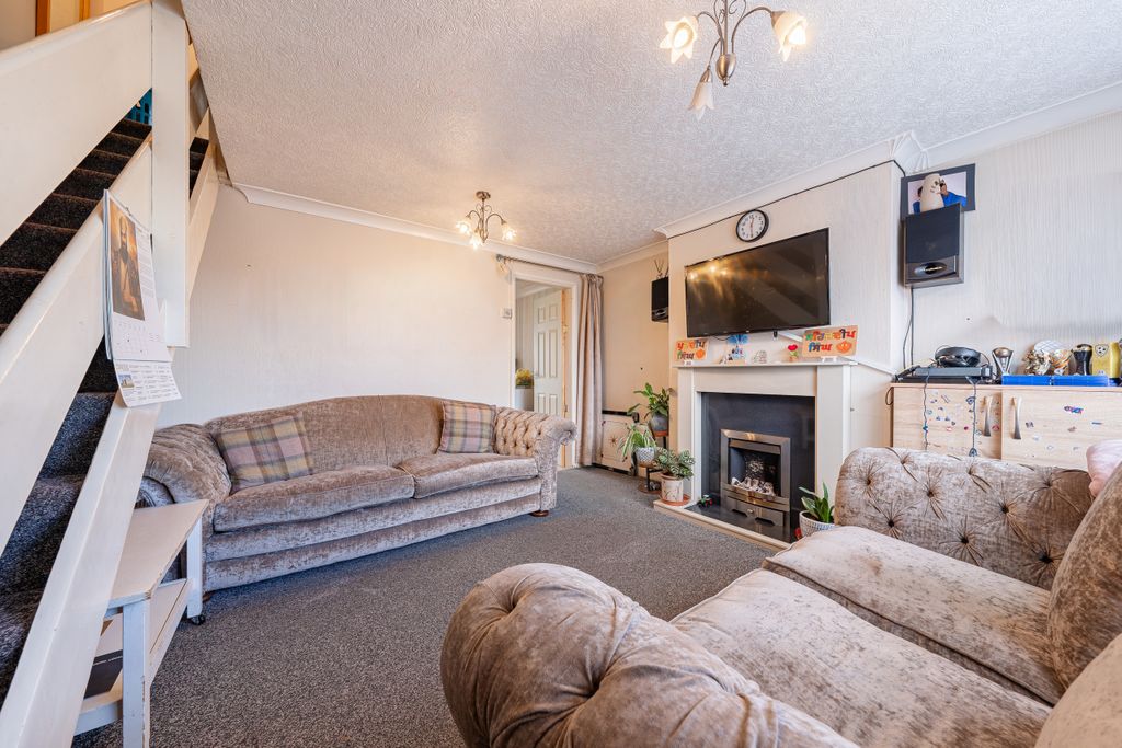 Property photo 2 of 16 .