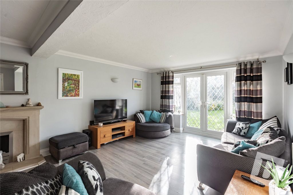 Property photo 2 of 31 Lounge