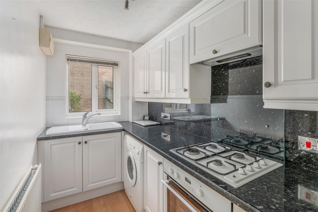 Property photo 2 of 12 47 Rosedale Avenue, Banbury-7.Jpg