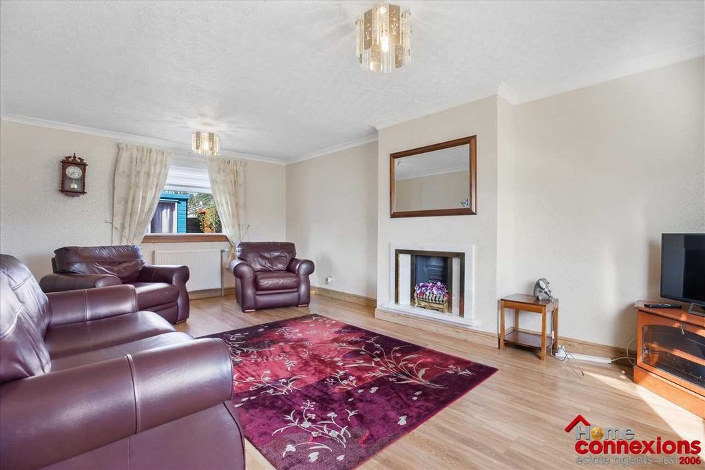 Property photo 3 of 23 Lounge (2)