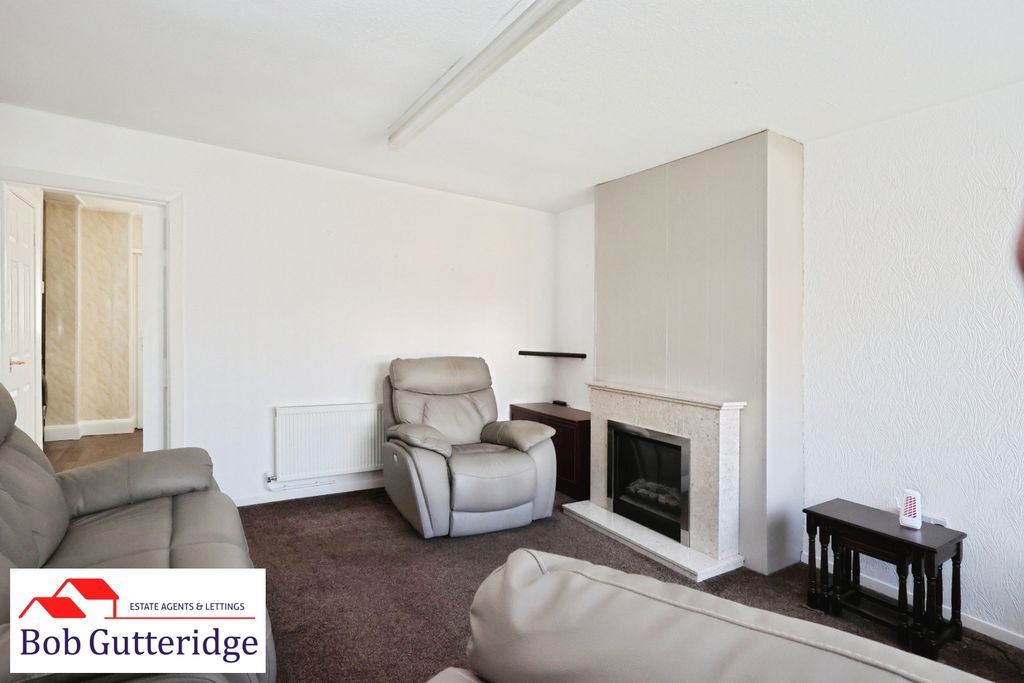 Property photo 3 of 19 Lounge