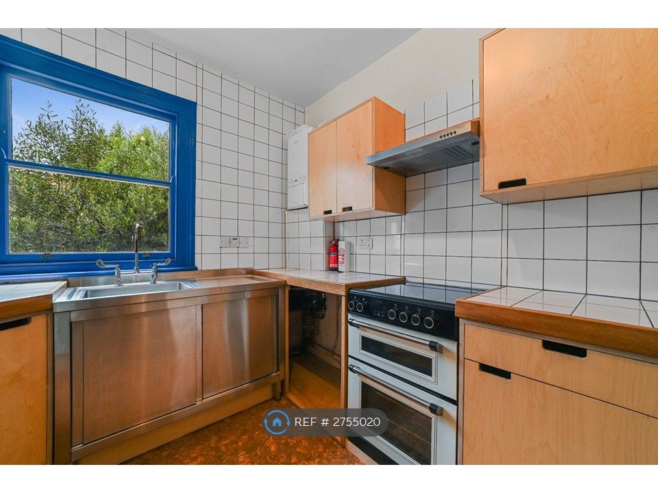 Property photo 2 of 12 Kitchen