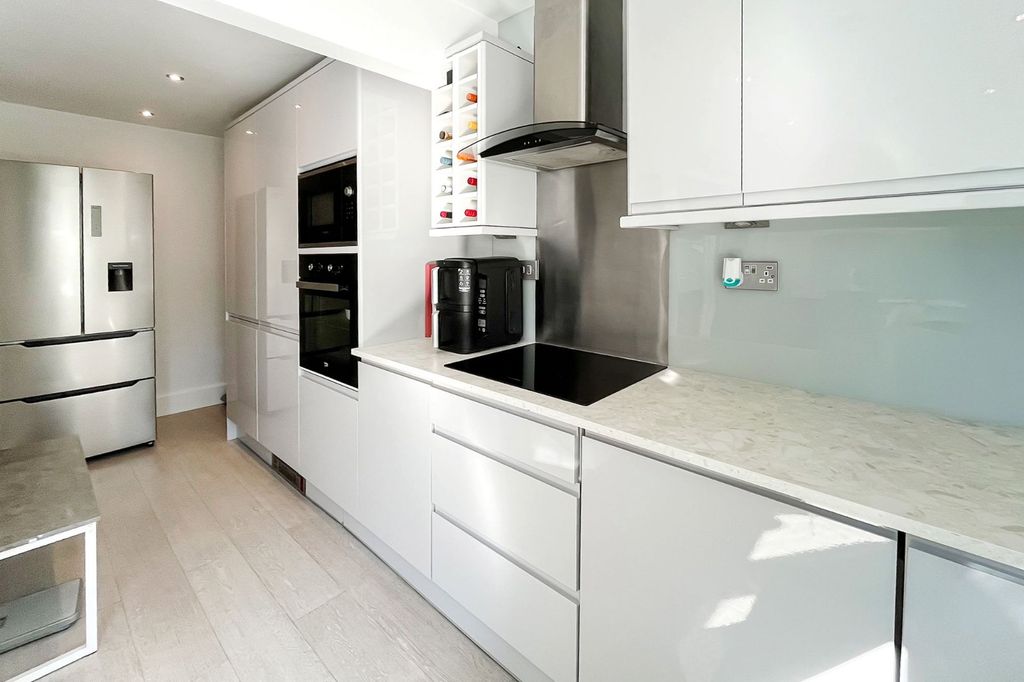 Property photo 3 of 18 Picture No. 15