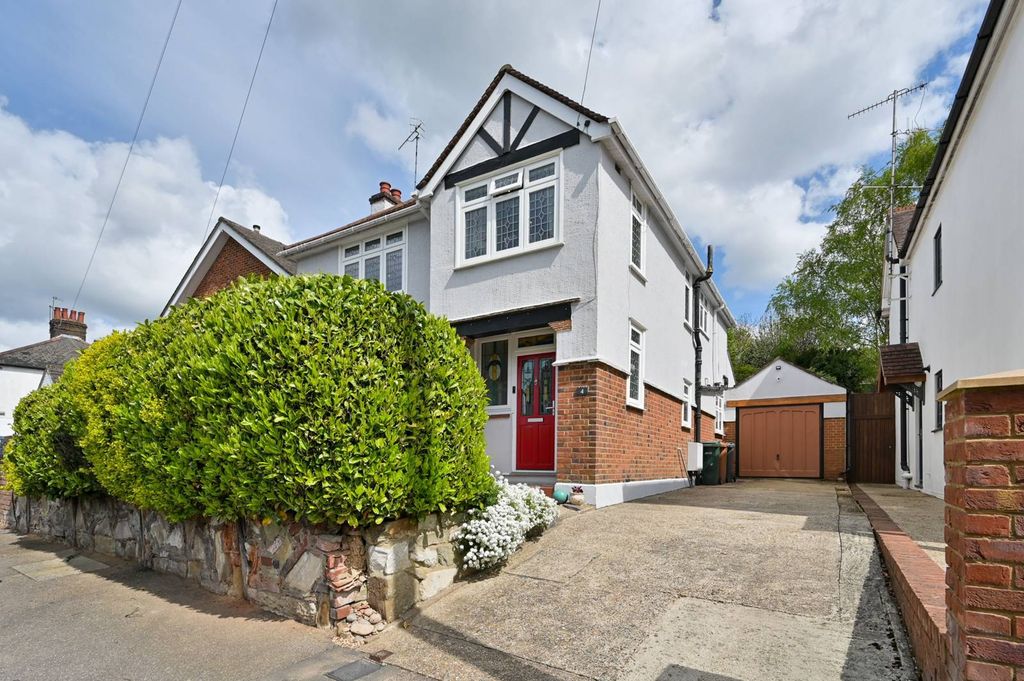 Property photo 1 of 32