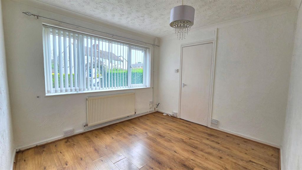 Property photo 2 of 9 Lounge