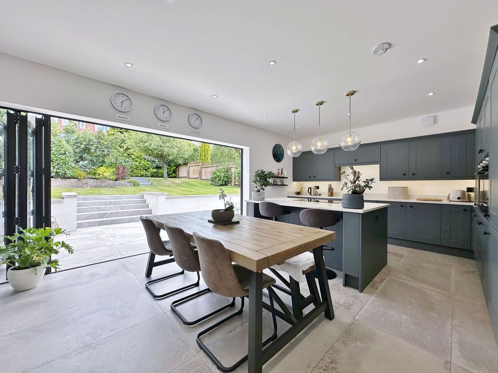 Property photo 3 of 39 Photo 6