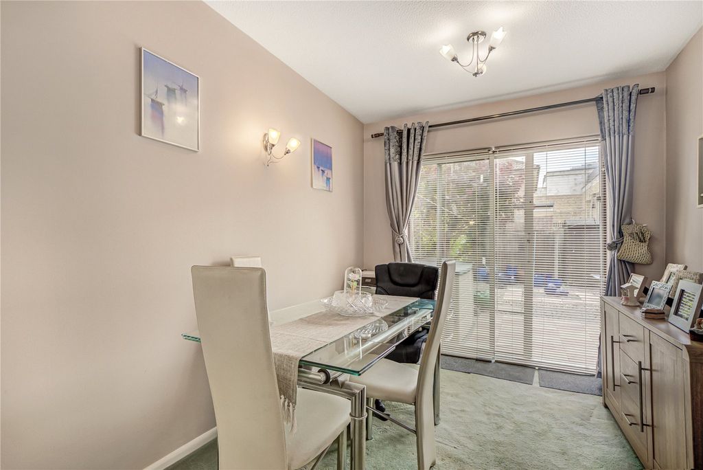 Property photo 3 of 11 Dining Area