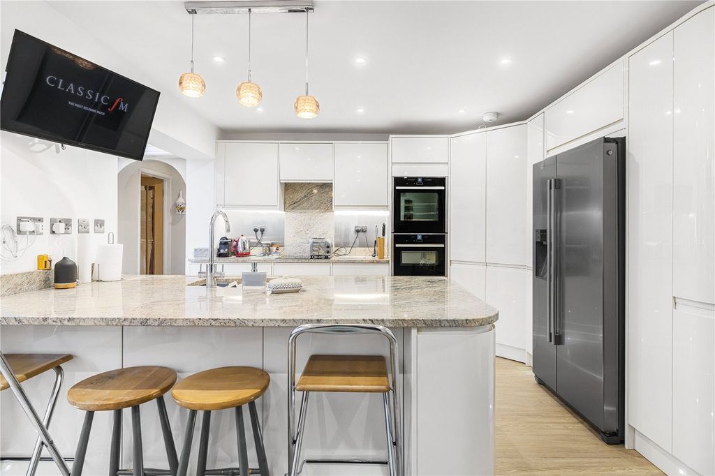 Property photo 2 of 22 Picture No. 15