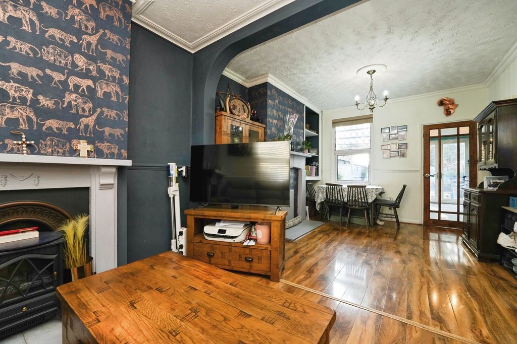 Property photo 3 of 13 Pbox-Img.Jpg