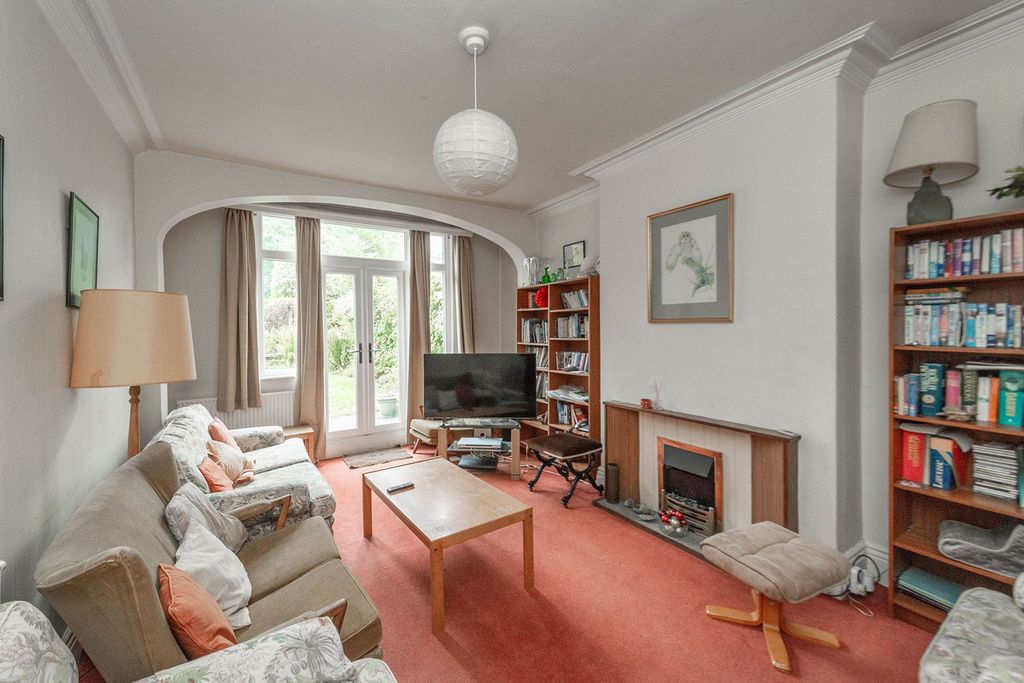 Property photo 2 of 25