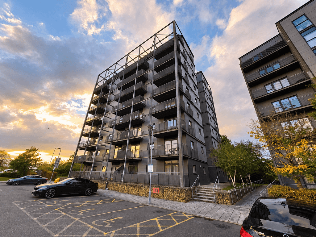 Property photo 1 of 11 2 Bed Apartment For Sale The Waterfront, Sports City. M11 4Db