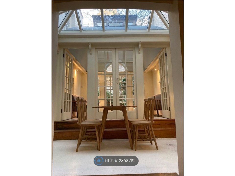 Property photo 3 of 14 Dining Area