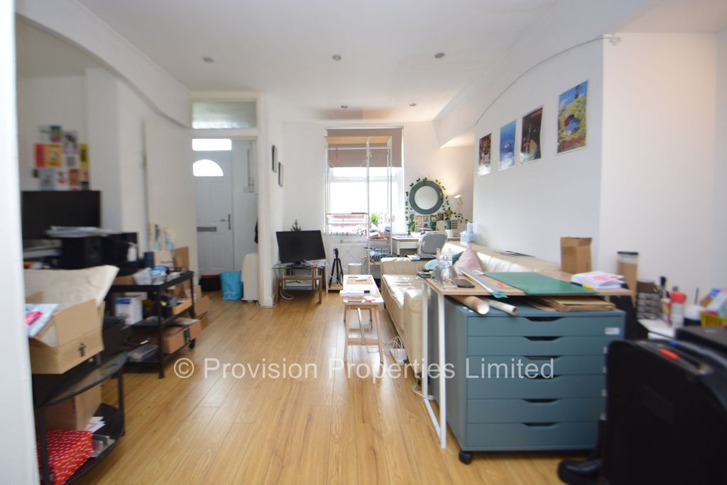 Property photo 2 of 9 Photo
