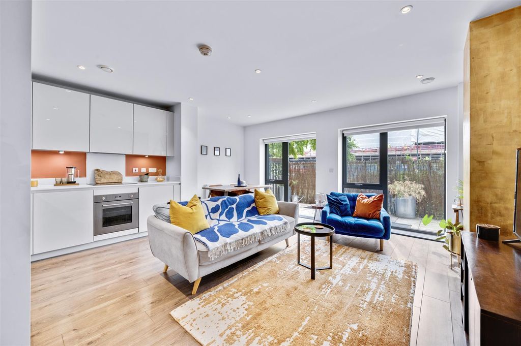 Property photo 3 of 14 Daniels_1 Canaletto Court, Neasden Lane, Nw10 2Ts_