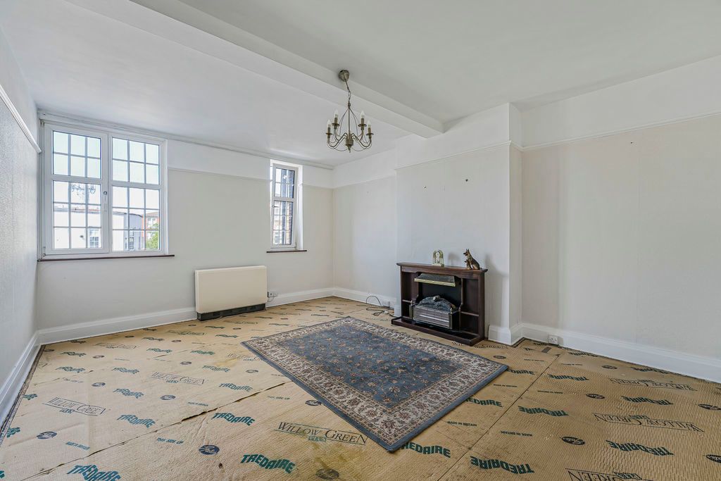 Property photo 1 of 12 Photo 6