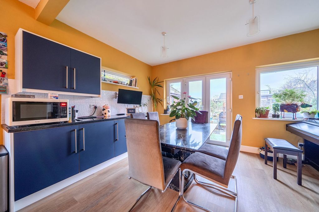 Property photo 3 of 19