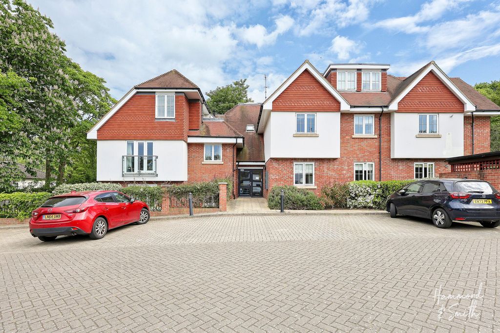 Additional image 14 of 2 bed flat for saleThornwood Road, Epping CM16